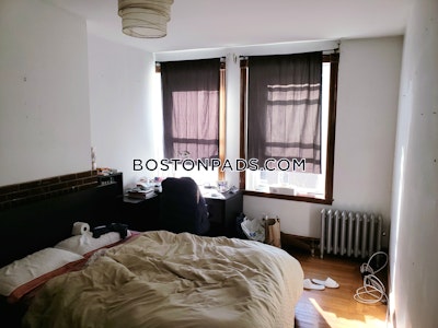 Brookline 3 Bed 2 Bath BROOKLINE- BOSTON UNIVERSITY $3,950  Boston University - $4,100