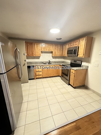 Brookline 2 Beds 1 Bath  Boston University - $2,995 No Fee