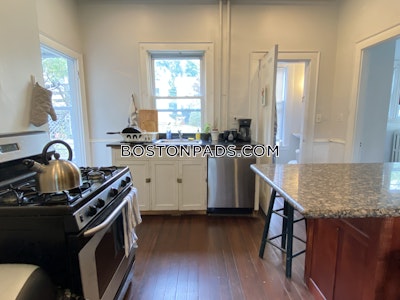 Somerville 5 Beds 1 Bath  Tufts - $6,250