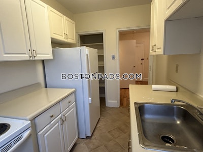 Watertown Beautiful large studio 1 bath  Located in Watertown on Belmont st. - $2,300 No Fee